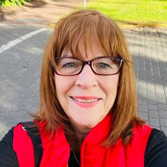 Meet your Posher, Denise - Picture 1 of 1